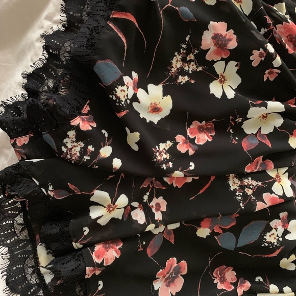 Floral dressy shorts romper - Picture 4 of 4